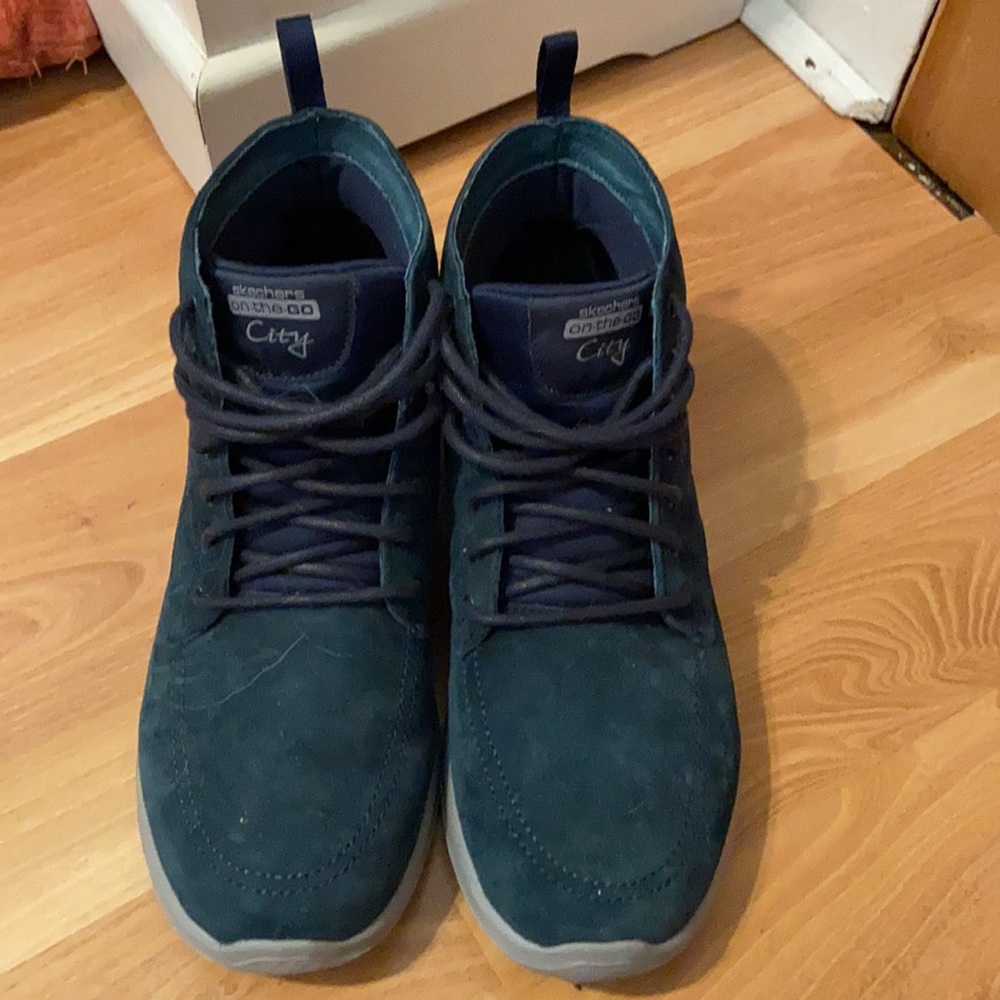 Sketchers on the go city shoe